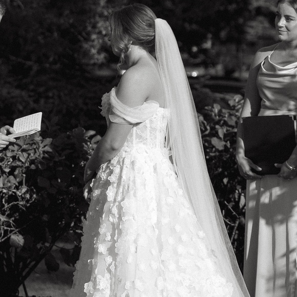 Light Ivory 7.5 Chapel Length Tulle Veil - Picture 3 of 3